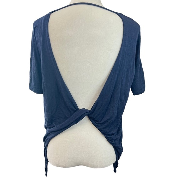Daytrip Small open back lightweight shirt - Picture 1 of 4
